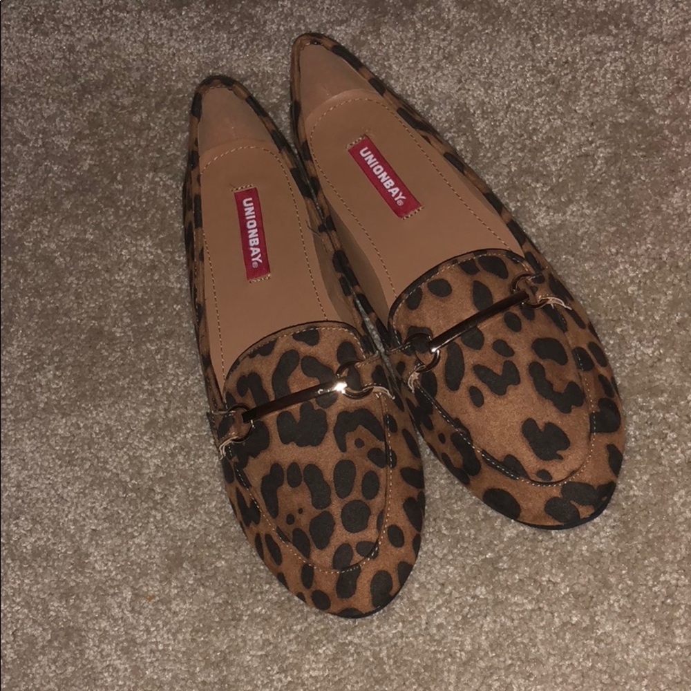 Leopard shoes 7.5 (runs small)